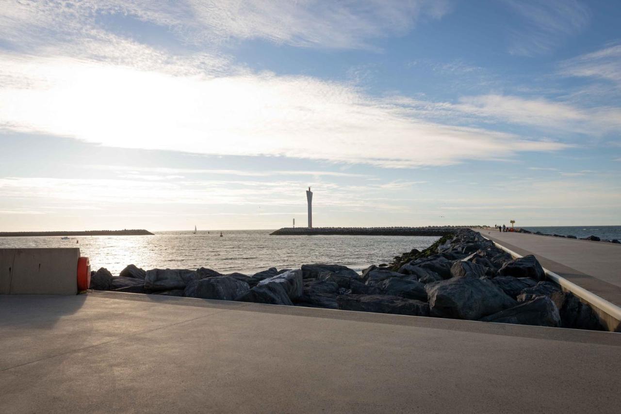 Port Side Incl Parking